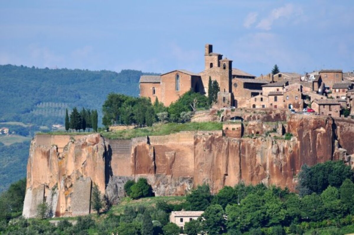 Hilltop town in the Apennine foothills — the landscape where the Lagotto transitioned from water dog to truffle hunter